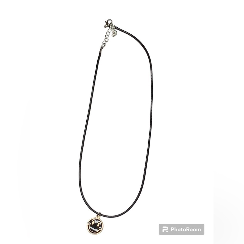Smiley face Necklace - Picture 3 of 3